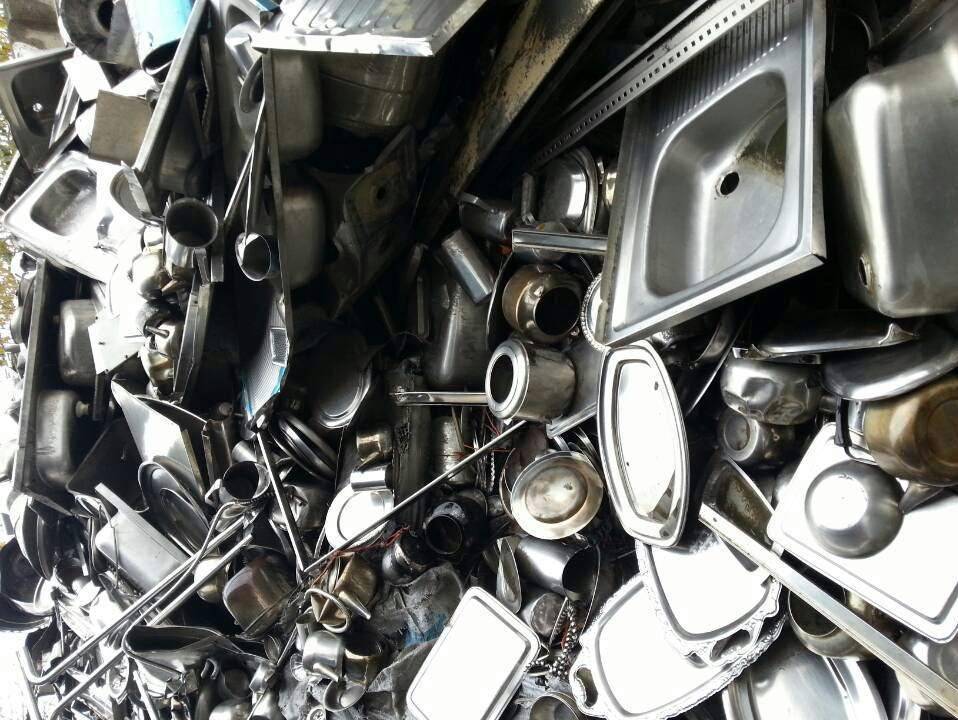 Stainless steel sinks and sheet scrap.